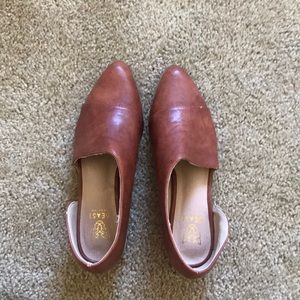 NWOT Tan Women’s Loafers sz 8